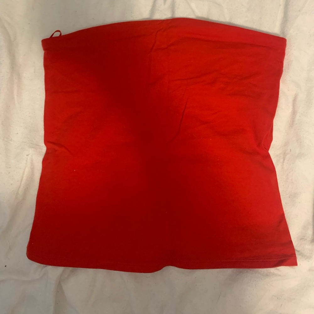 Women’s bando. Has a build in bra liner.